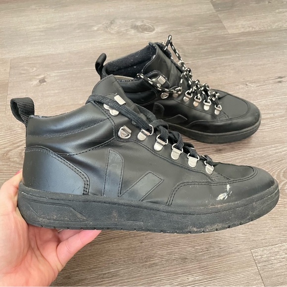 Veja Black Leather Roraima Mid Top Sneaker
Boots Women’s size 8 - Picture 1 of 9